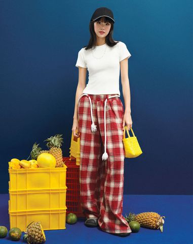  Áo thun form Slim-Fit tay ngắn. 