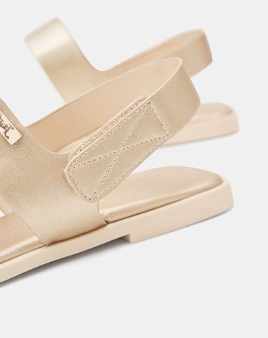  Giày Sandal Đế Bệt Quai Ngang Phối Khóa Trang Trí 