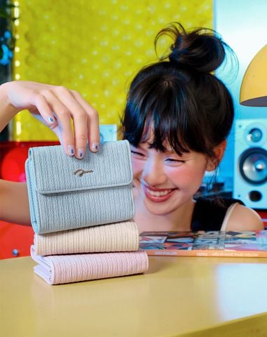  Ví Ngắn Cầm Tay Đính Logo Chữ Ký Kim Loại 