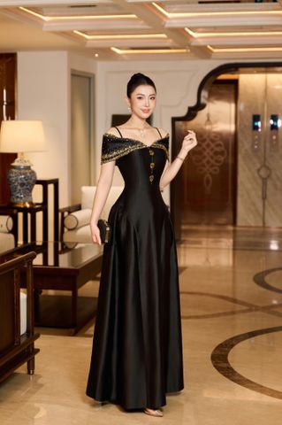 𝗠𝗶𝗱𝗻𝗶𝗴𝗵𝘁 𝗖𝗵𝗮𝗿𝗺