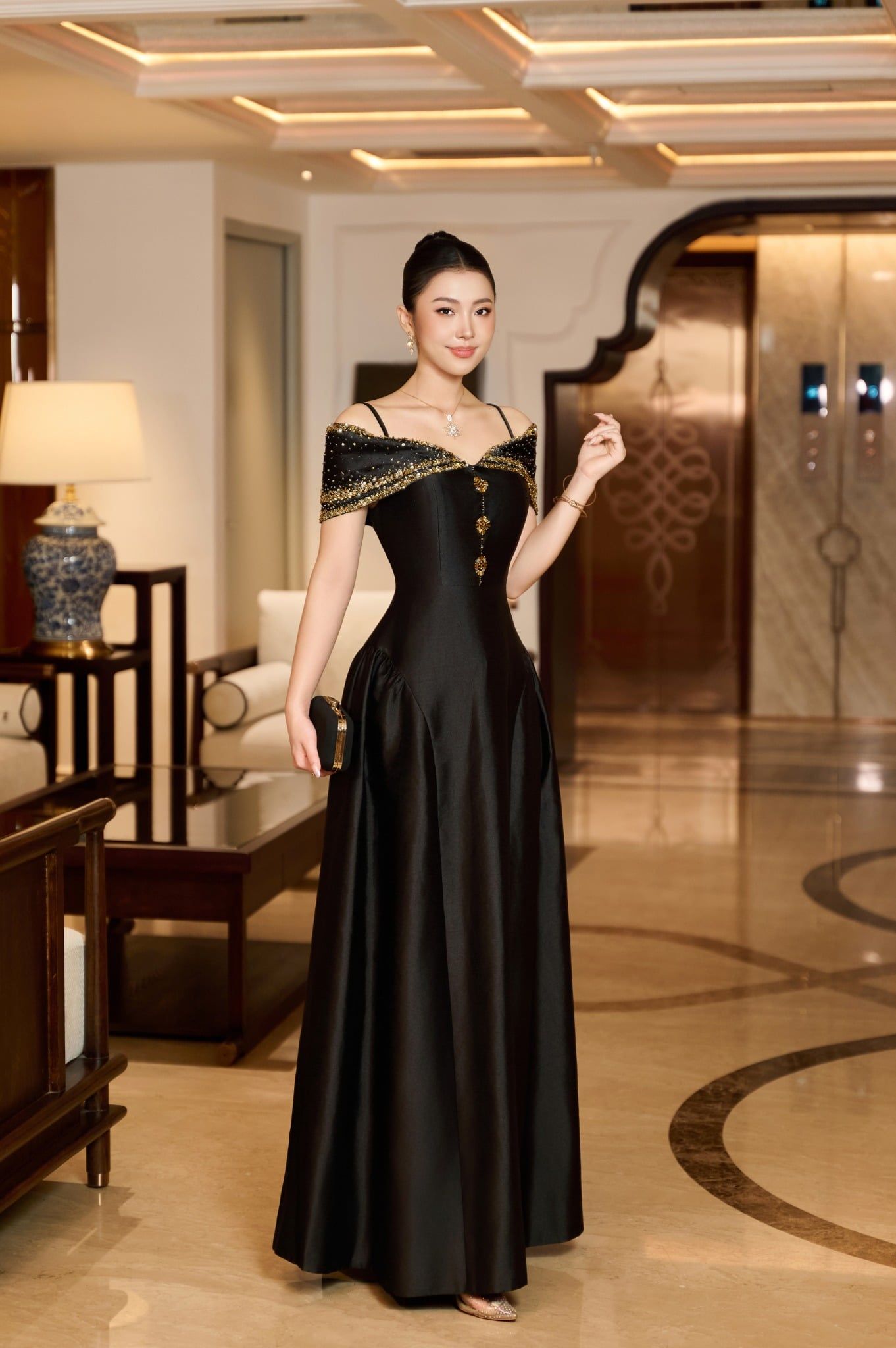 𝗠𝗶𝗱𝗻𝗶𝗴𝗵𝘁 𝗖𝗵𝗮𝗿𝗺