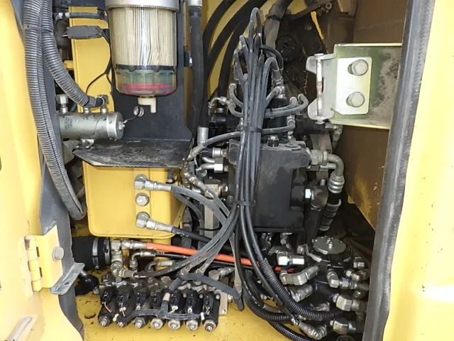 Máy Xúc Đào Kobelco SK75SRD-3E đời cũ