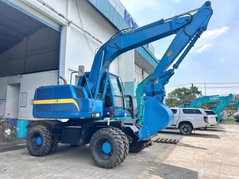 MÁY XÚC LỐP KOBELCO SK125W-3