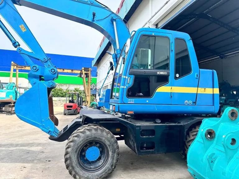 MÁY XÚC LỐP KOBELCO SK125W-3 nhập khẩu nhật
