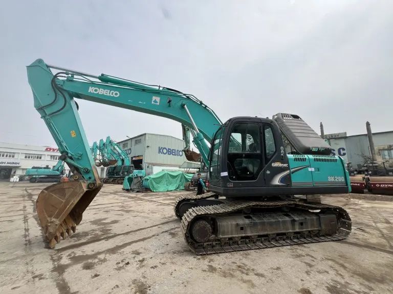 Máy xúc Kobelco SK200-8