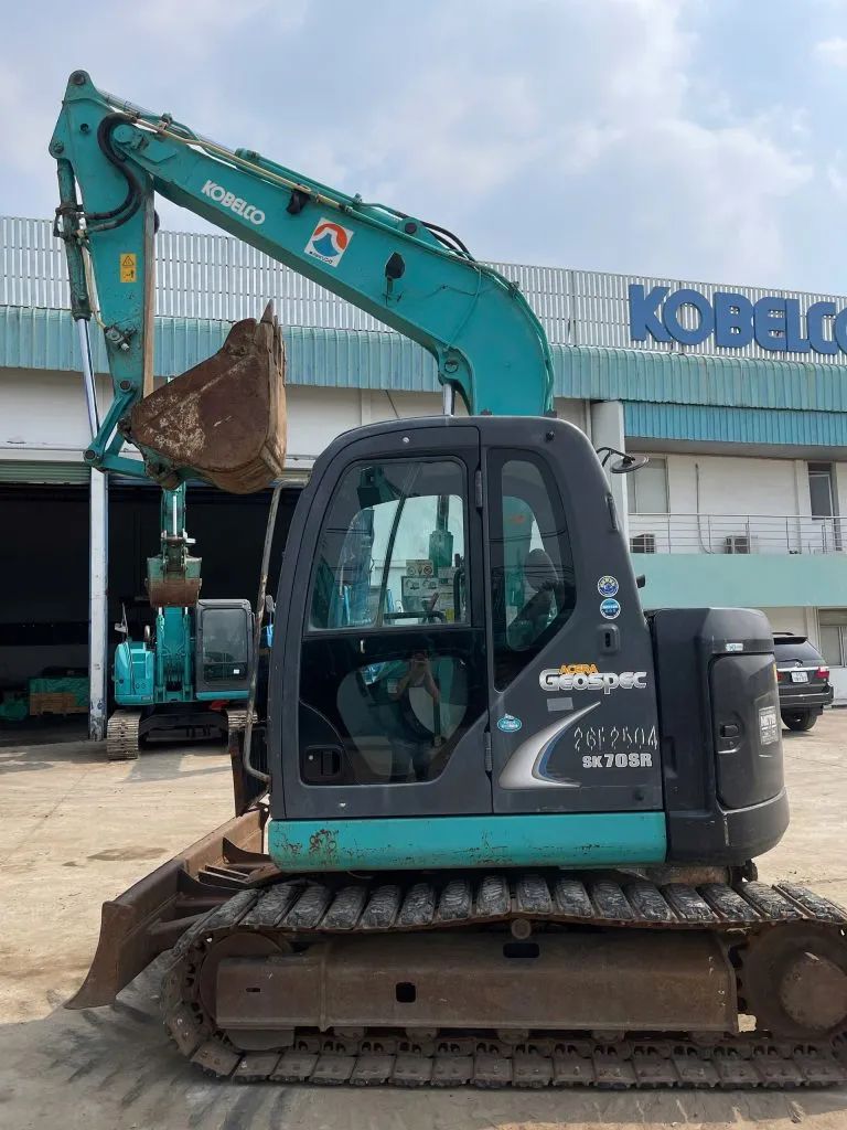MÁY XÚC THỦY LỰC SK70SR-2