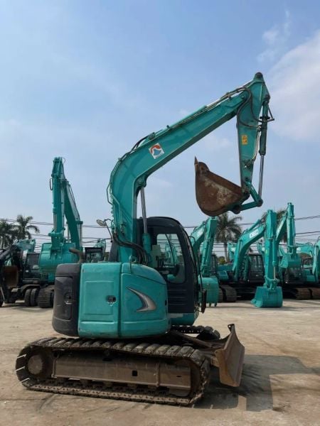 MÁY XÚC THỦY LỰC KOBELCO SK70SR-2