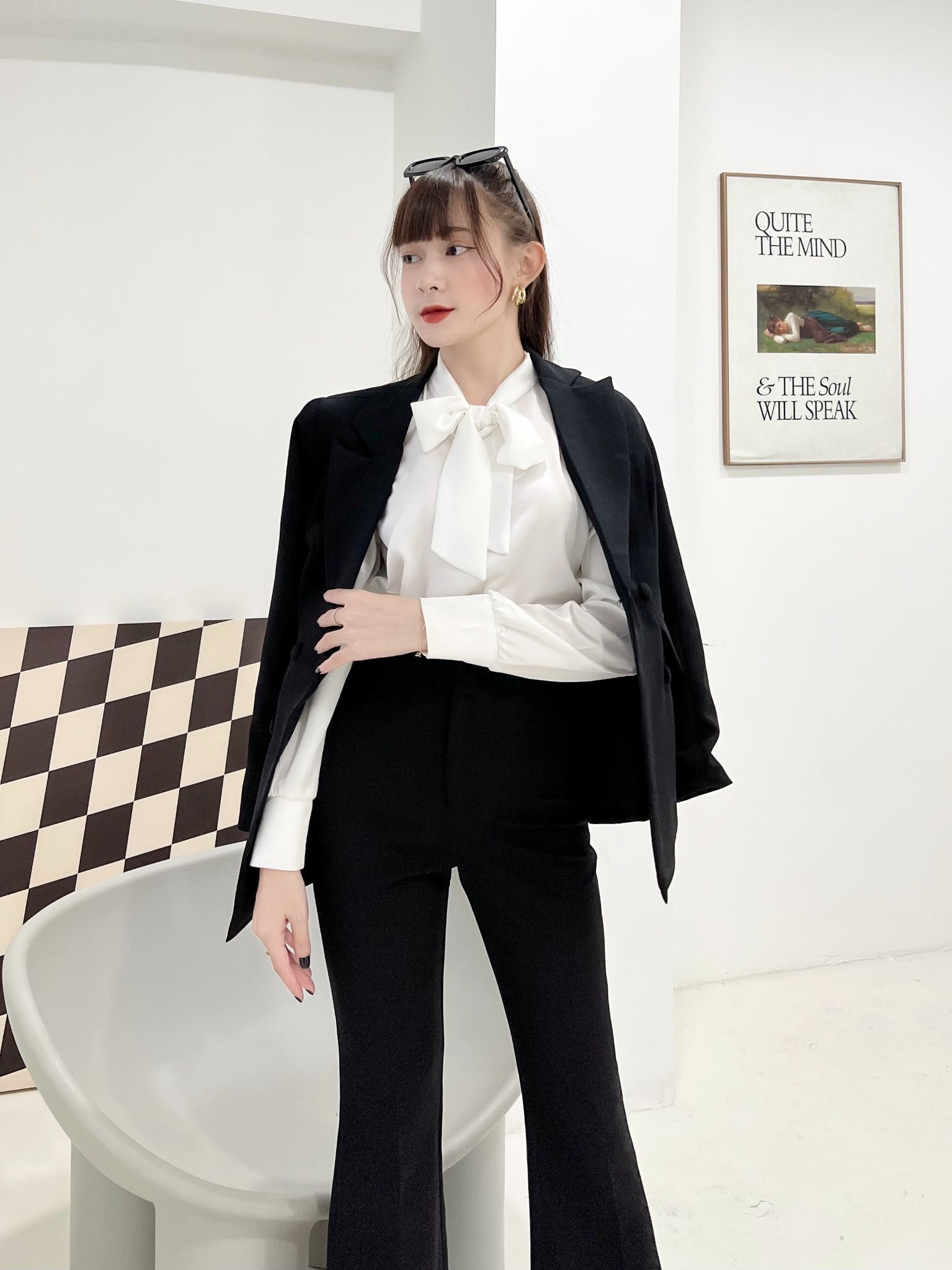  Bộ Áo Vest Nữ 4 Nút & Quần Loe 