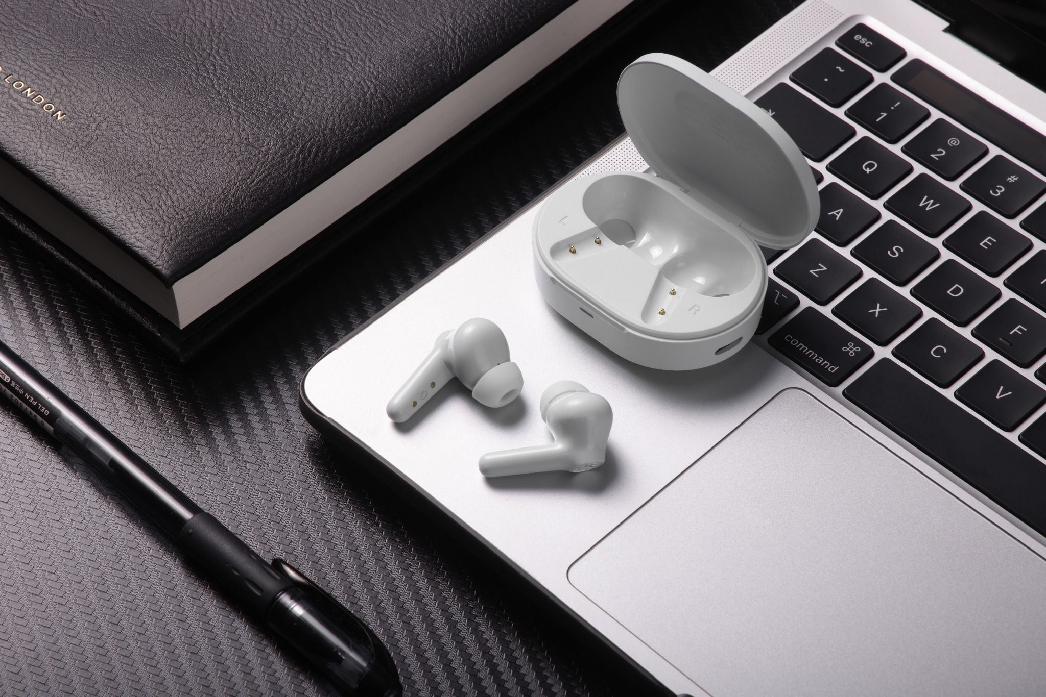  [New] Tai nghe True-wireless JLab J1 Pods (Driver 10mm|Bluetooth 6.0|Pin 35h| IP55) 