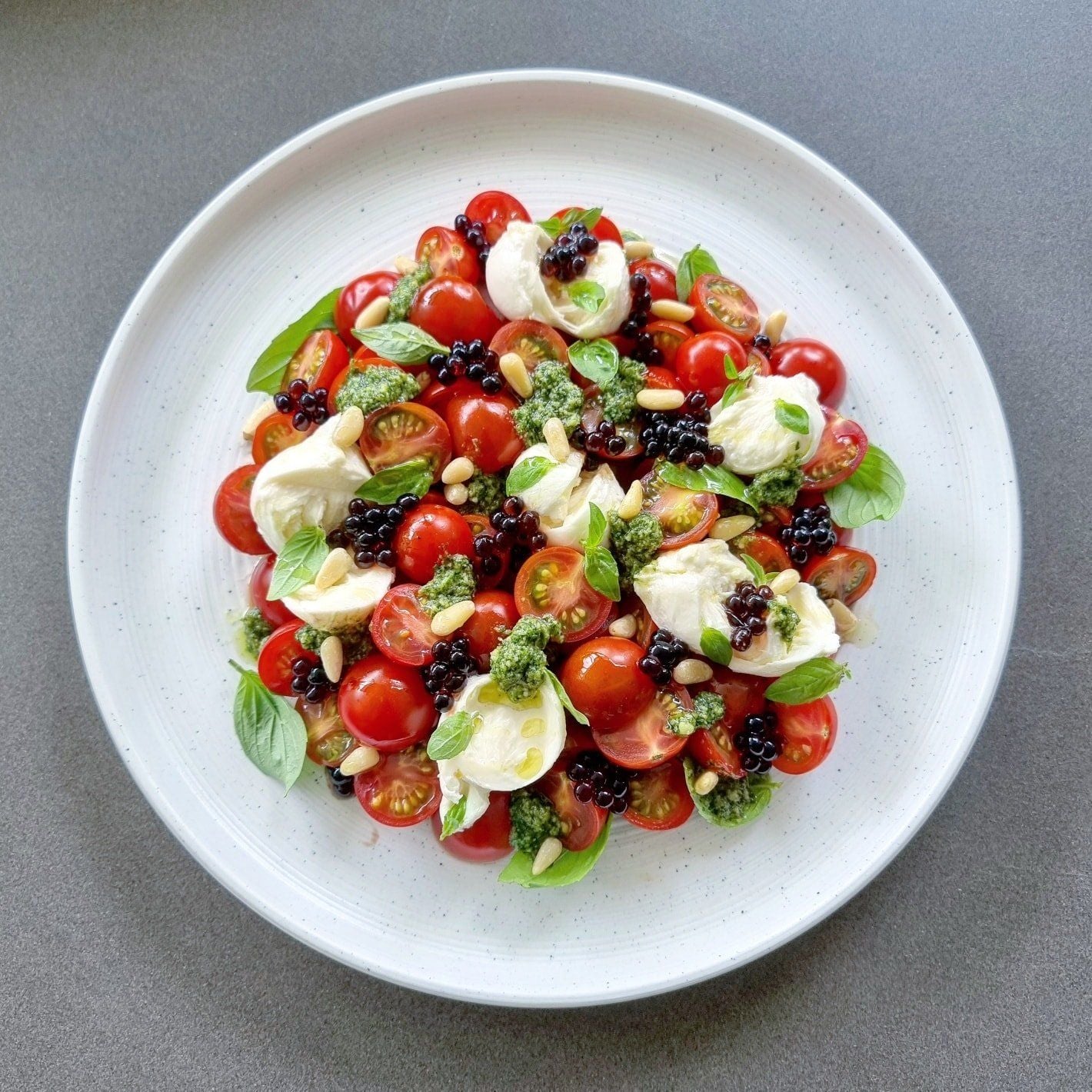 Salad cà chua với giấm hạt vị truffle