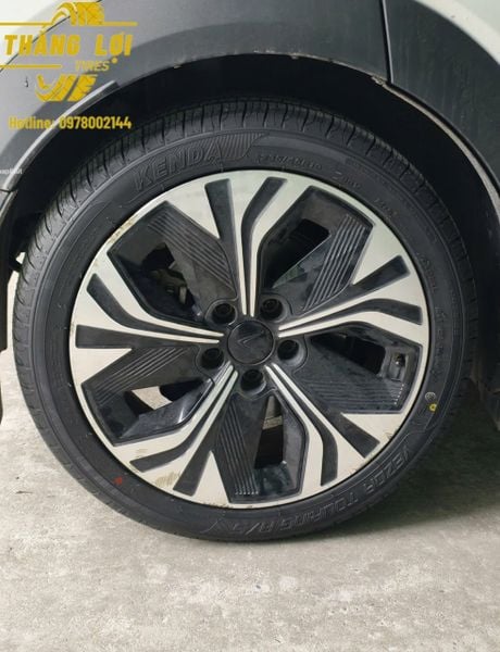 Lốp xe Kenda 235/45R19 KR205