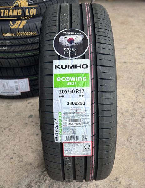 Lốp xe Kumho 205/50R17 ES31 89H
