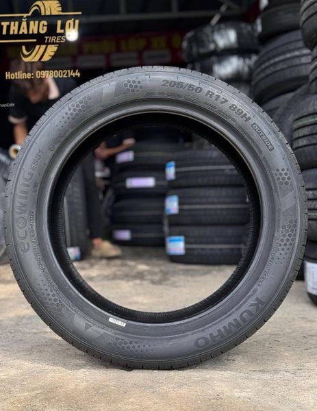 Lốp xe Kumho 205/50R17 ES31 89H