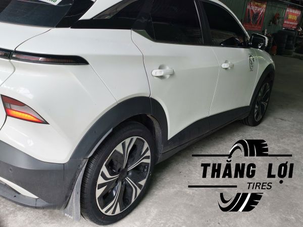 Lốp xe Kenda 235/45R19 KR205