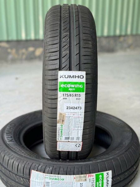 Lốp xe Kumho 175/65R15 ES31 84H