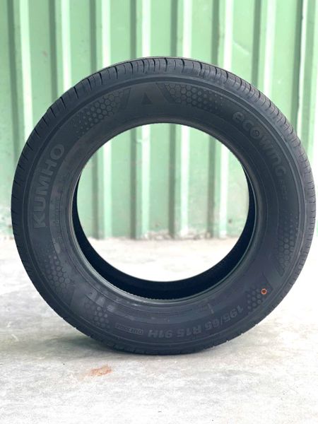 Lốp xe Kumho 195/65R15 ES31 91H
