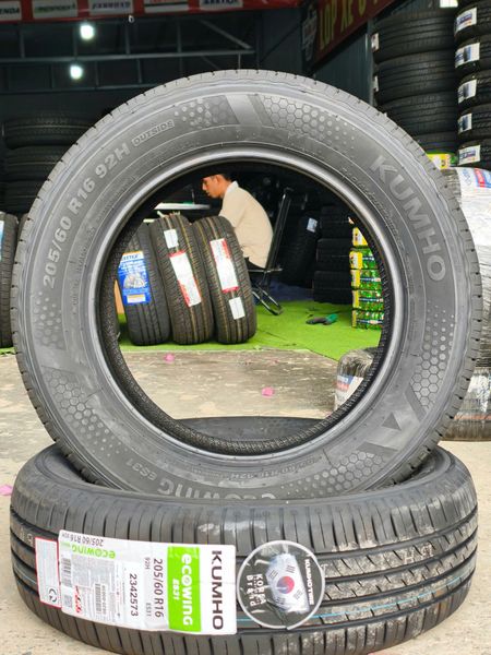 Lốp xe Kumho 205/60R16 ES31 92H