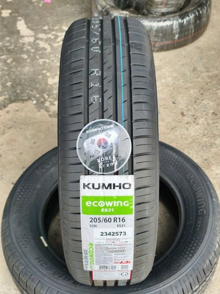 Lốp xe Kumho 205/60R16 ES31 92H