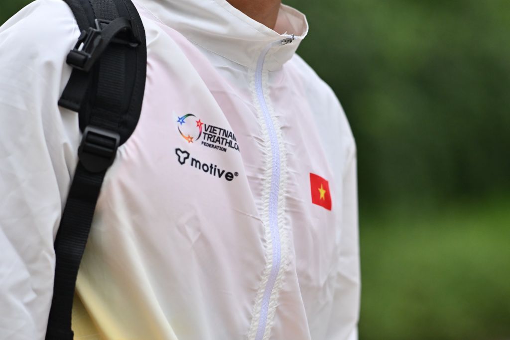 [VTRF X MOTIVE]  Áo Khoác Thể Thao Nữ