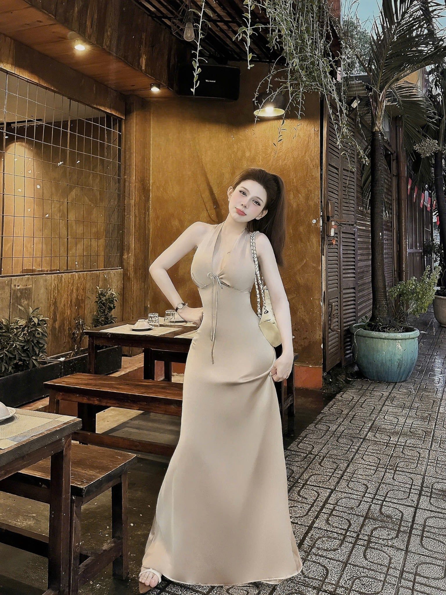  Đầm lụa cổ yếm cột cổ form đuôi cá sang chảnh - KEM - N22 ( eo S<68, M<72, L<76 ) N22 - H79 