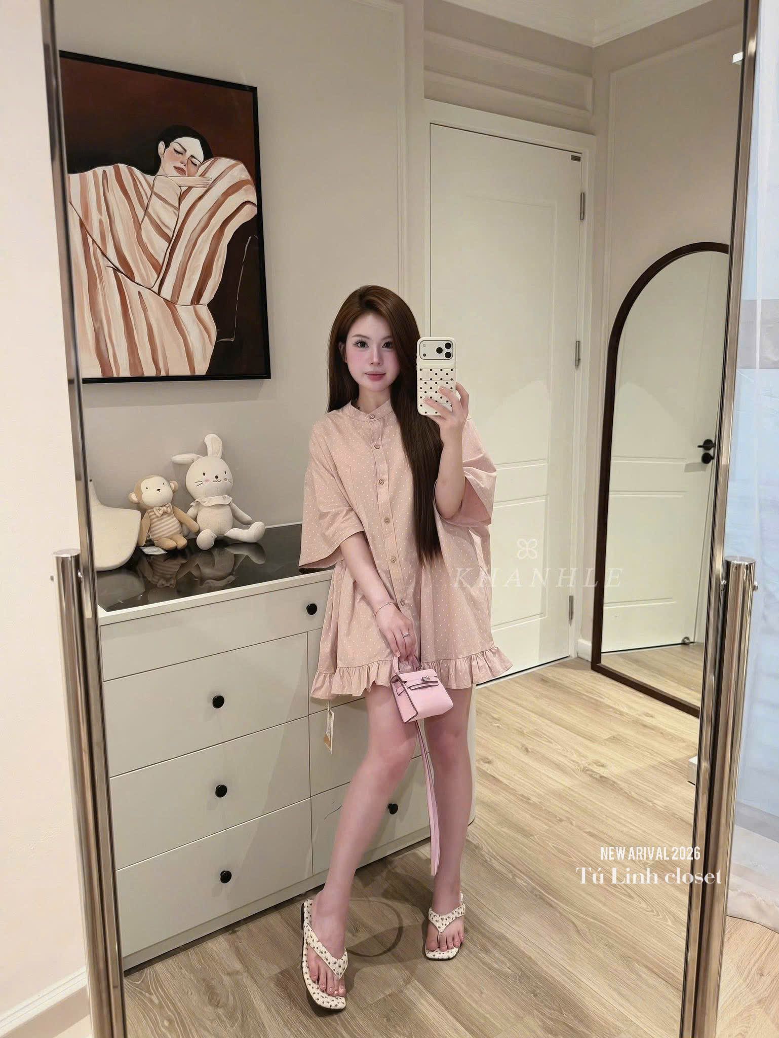  Váy babydoll hồng chấm bi ccổ tàu túi ngực phối viền bèo gấu dáng ngắn - E144 
