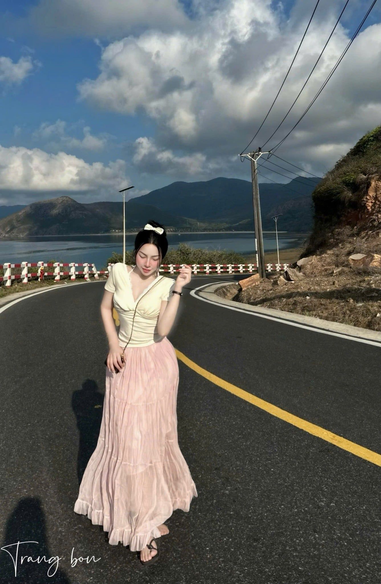  Set áo thun xoắn ngực phối bra mix chân váy dáng dài - Z31 (EO S<68, M<72) 