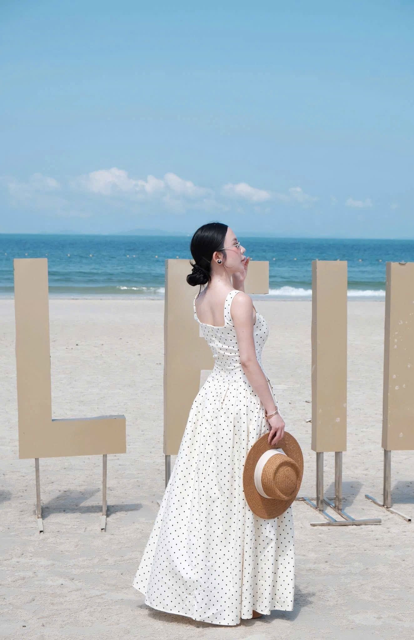  Đầm cổ u dáng dài hoạ tiết chấm bi - E60 (EO S<68, M<72, L<76) 