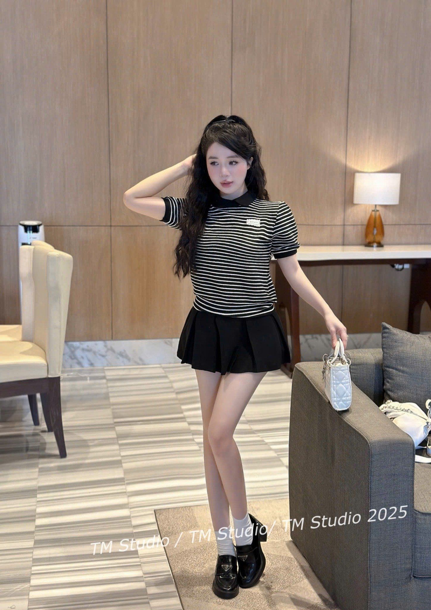  Set áo kẻ sọc cổ sen tab miumiu mix chân váy cạp chun - ĐEN - E59 