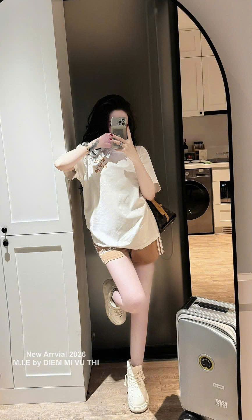  Set áo thun in chữ ADLV mix quần short đùi kẻ sọc trẻ trung - NÂU - K123 