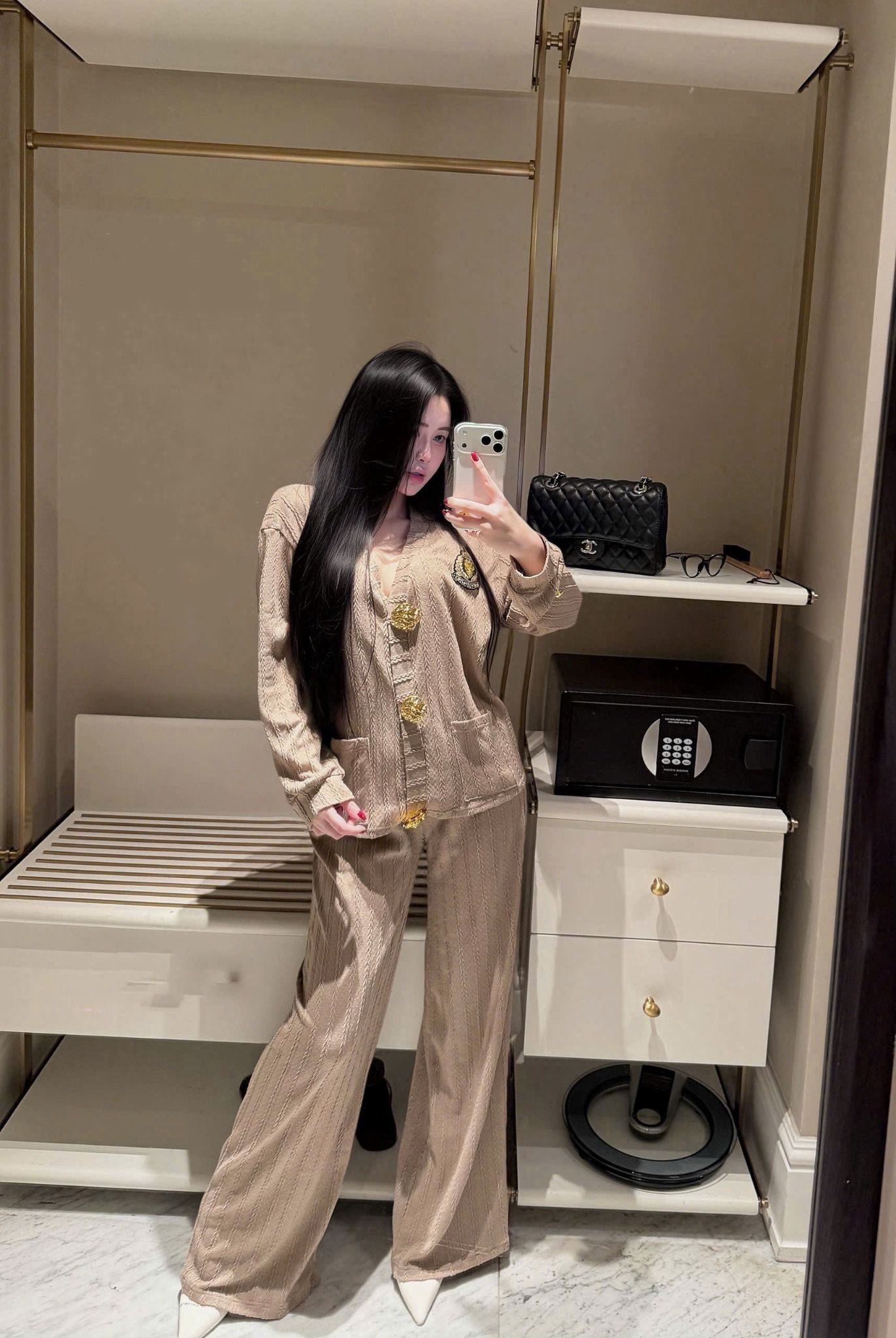  Set bộ áo tay dài cài nút họa tiết lớn mix quần suông - BE - S223 