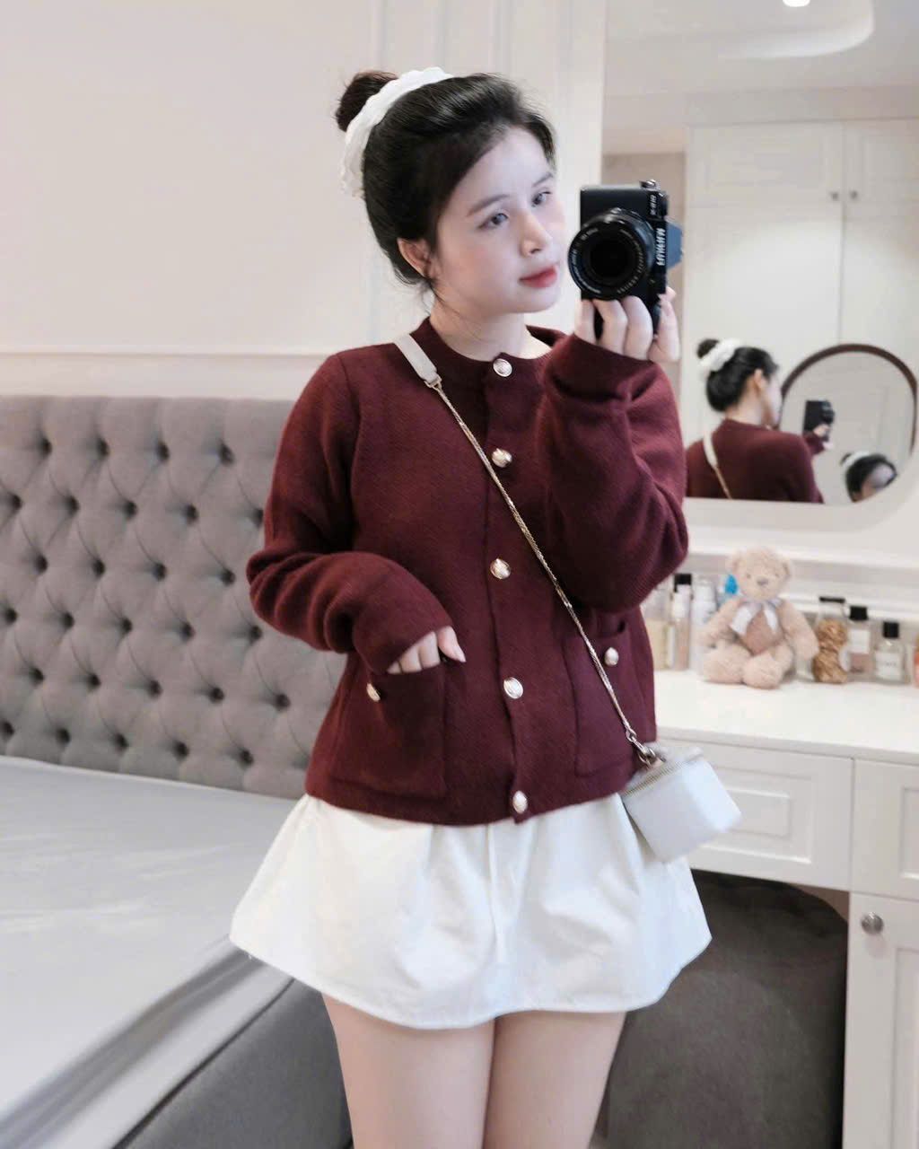  Áo len cổ tròn tay dài đính cúc đồng màu đỏ mix chân váy đuôi cá - S60 