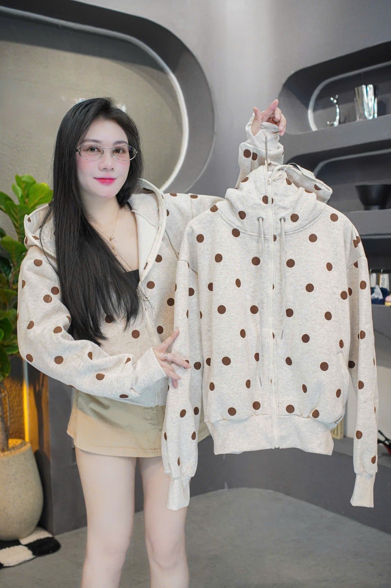  L11 Áo khoác nỉ họa tiết chấm bi có nón - NÂU - G190 