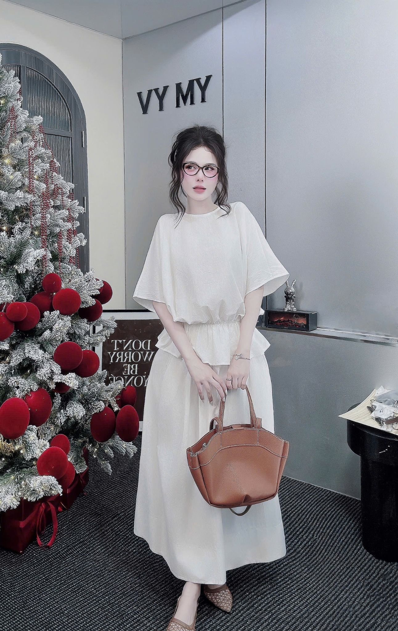  Set thiết kế áo trắng cổ tròn bo rút eo + chân váy midi - TRẮNG - S44 