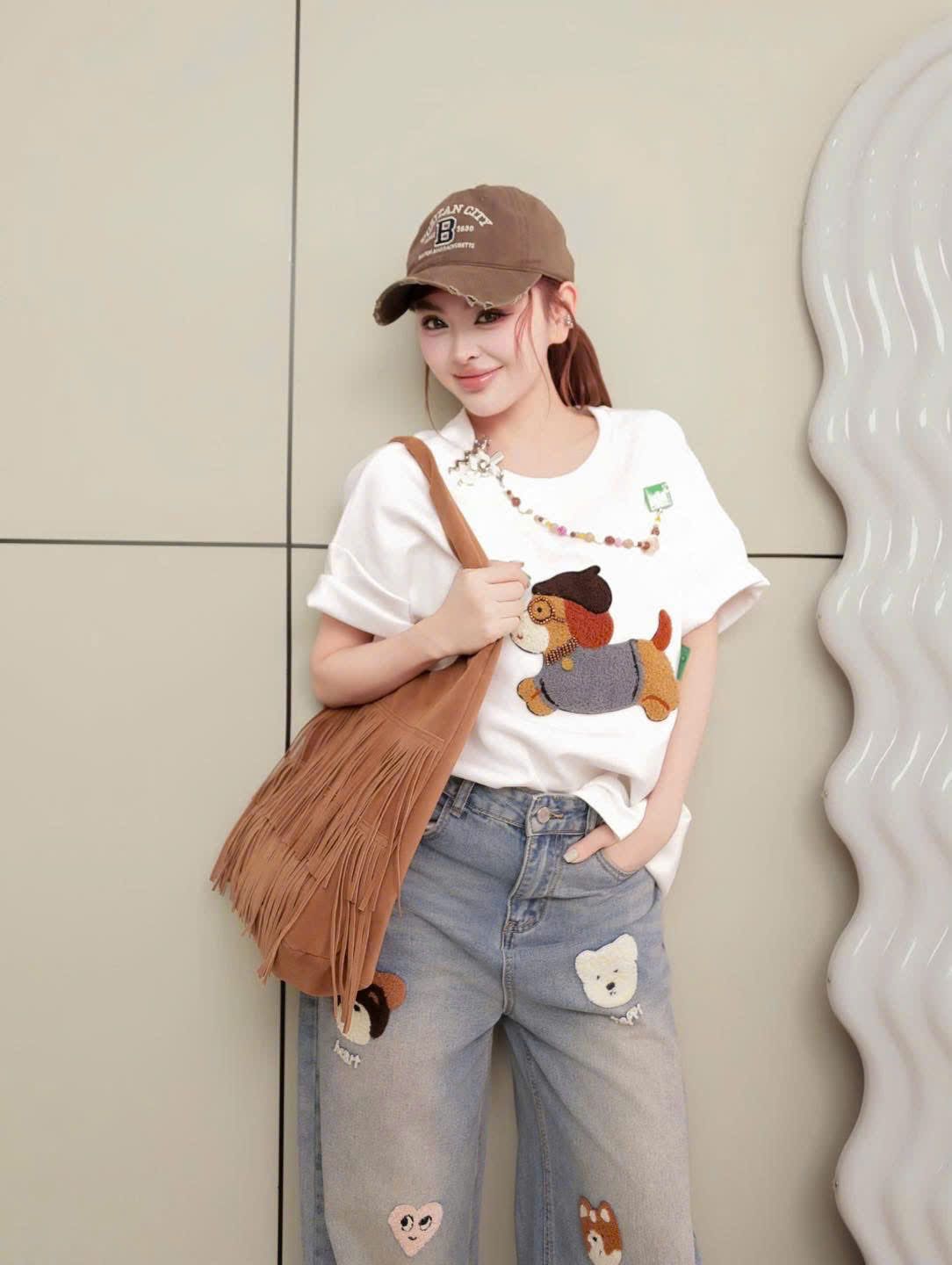  Áo thun form rộng thêu dập xù bông kèm charm cuteee - S228 