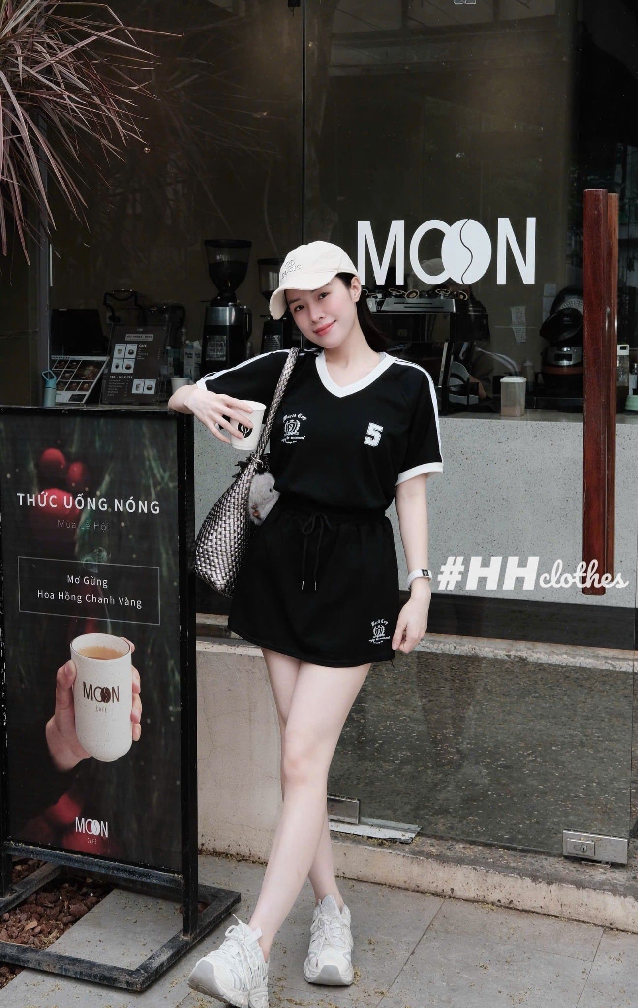  Set áo cổ V in hình số 5 mix chân váy dáng ngắn - ĐEN - K270 