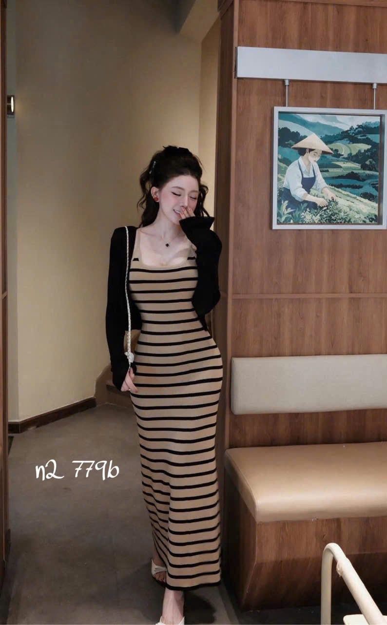  Váy hai dây kẻ sọc ôm body tôn dáng kèm áo khoác mỏng - NÂU - Q185 