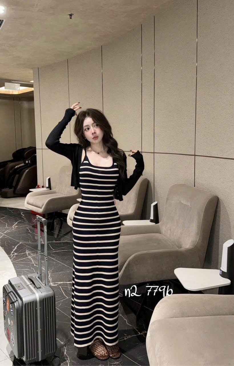  Váy hai dây kẻ sọc ôm body tôn dáng kèm áo khoác mỏng - ĐEN - Q184 
