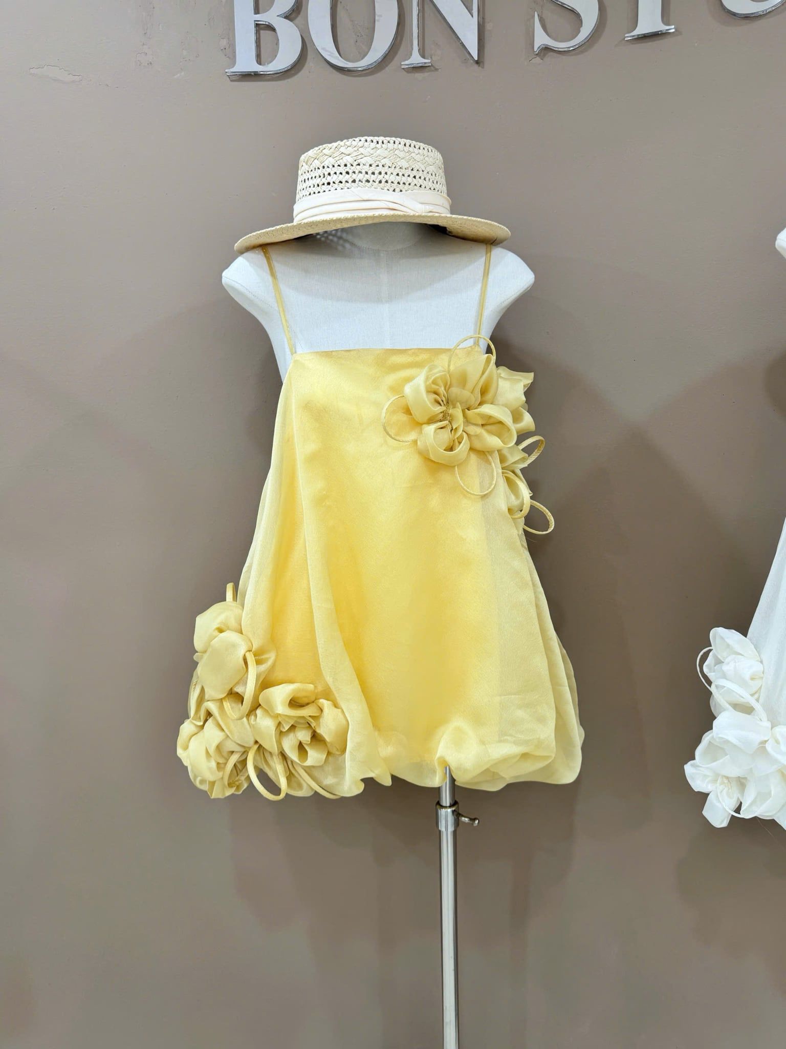  Áo hai dây babydoll họa tiết hoa nổi - VÀNG - V47 