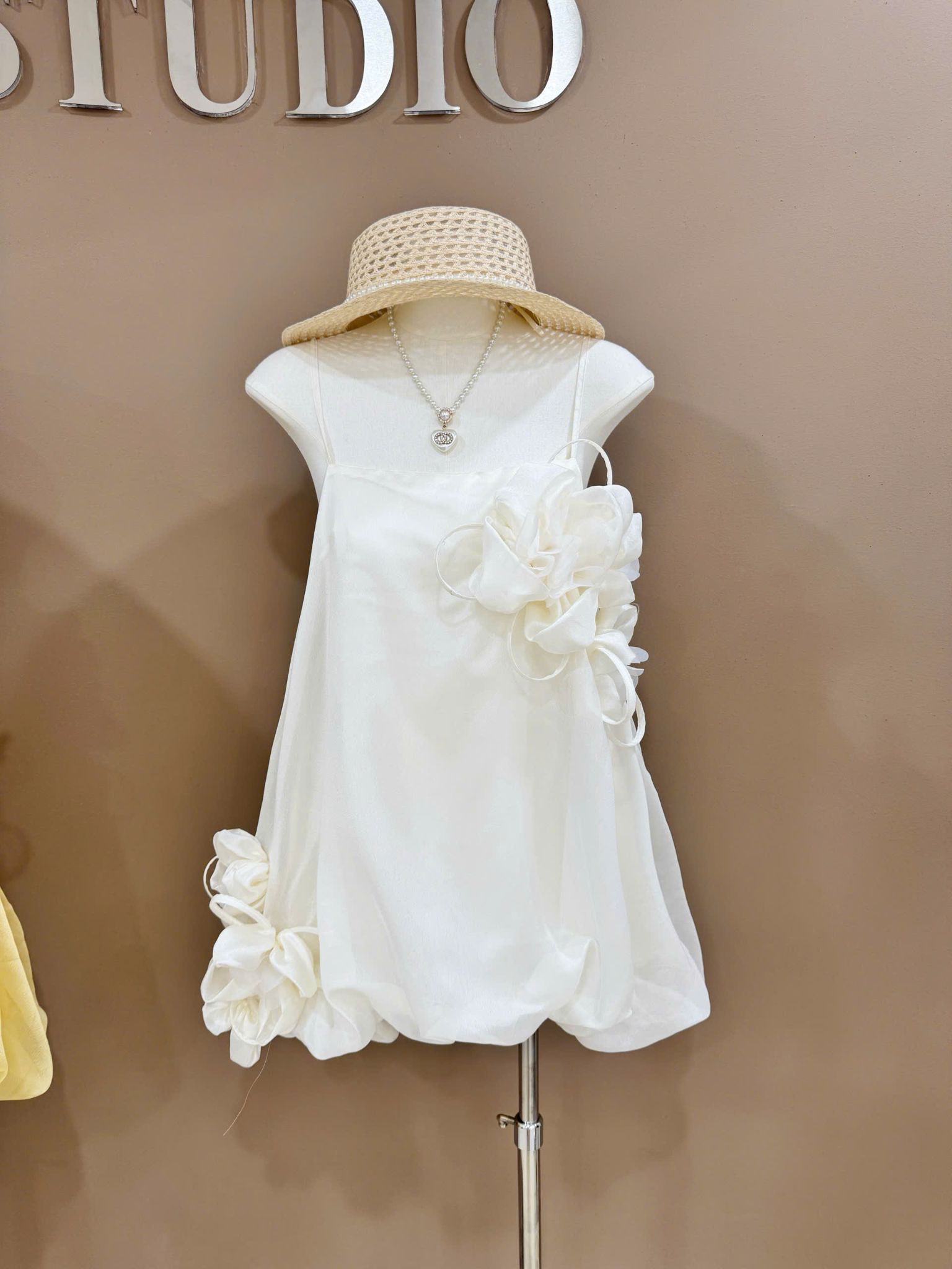  Áo hai dây babydoll họa tiết hoa nổi - KEM - V46 