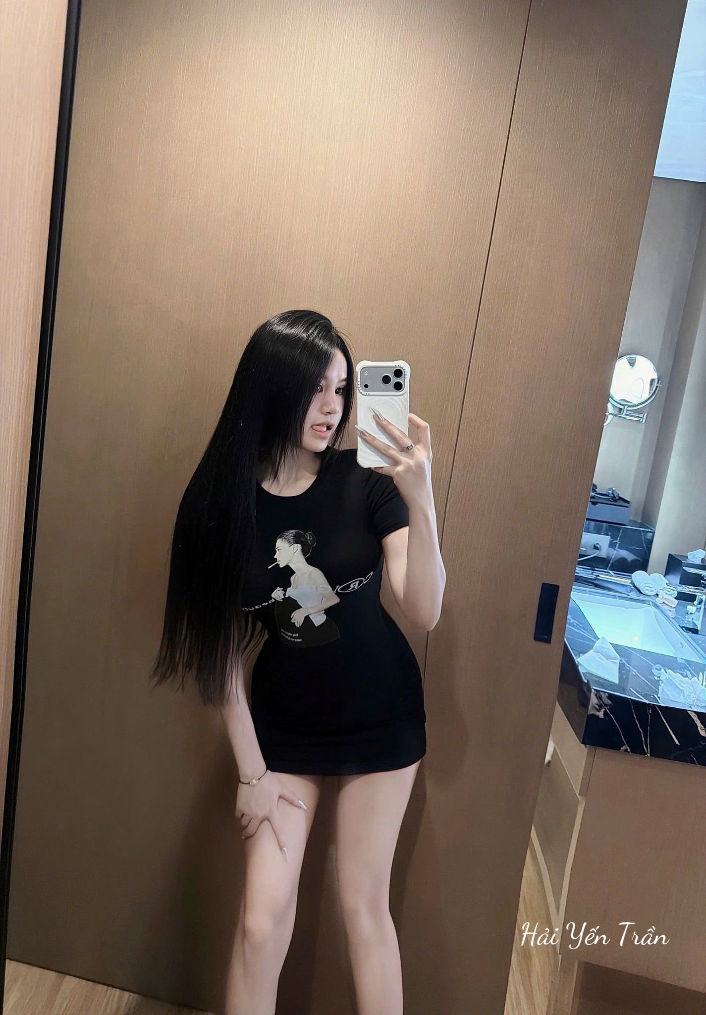  Váy body cộc tay in hình cô gái ôm body tôn dáng - ĐEN - V58 