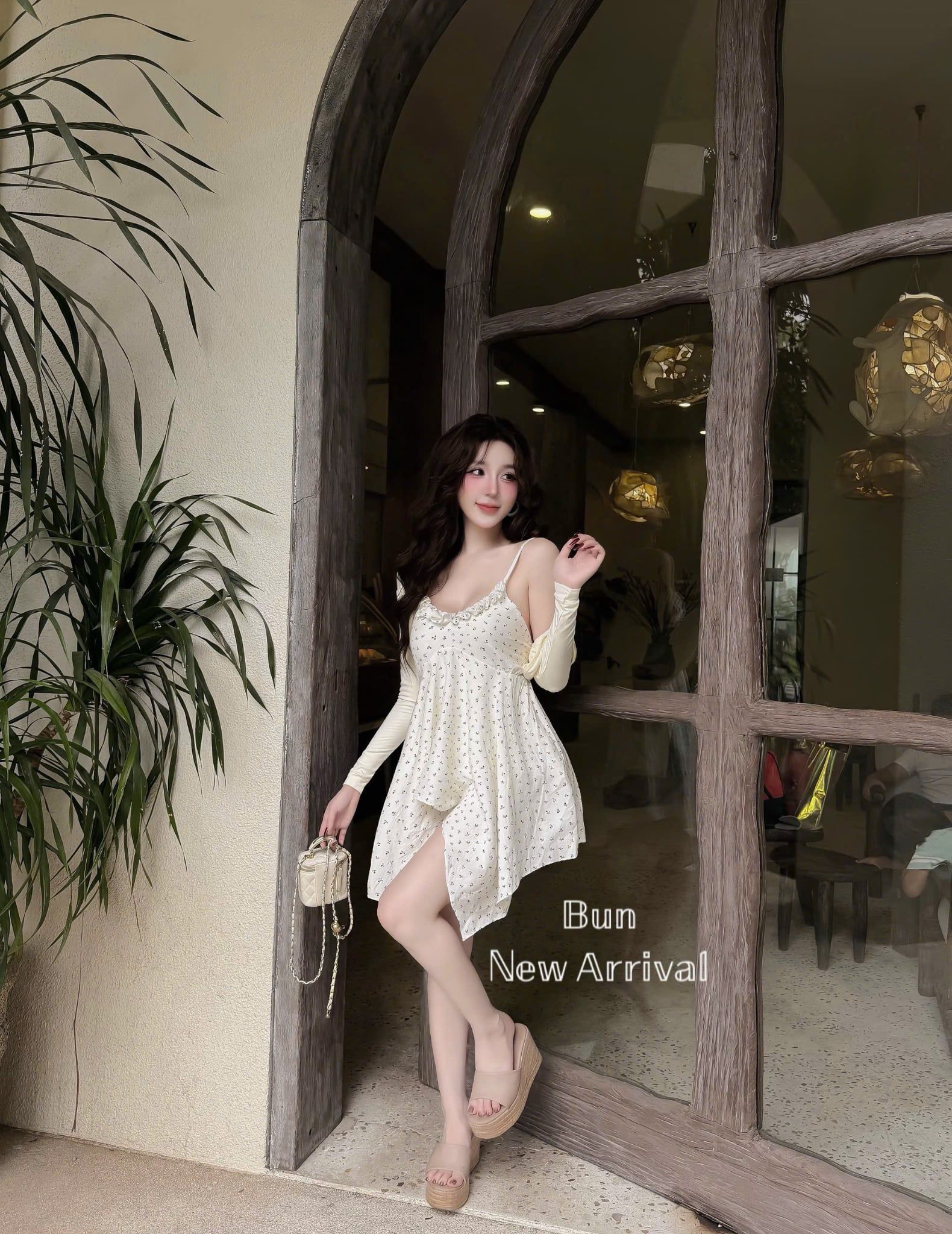  Set 2 món váy hai dây viền beo vạt nhọn kèm áo khoác mỏng - KEM - K6 