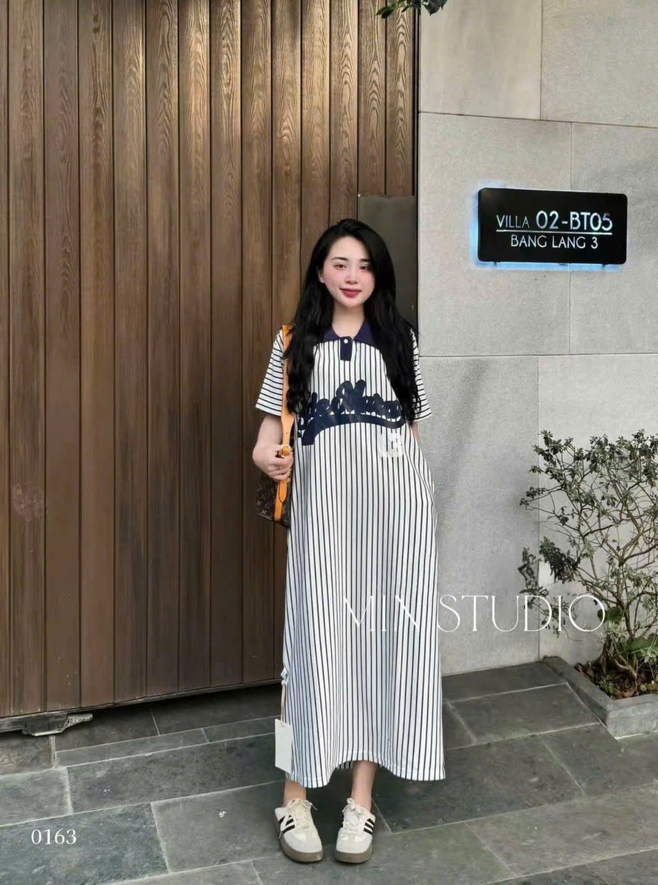  Đầm suông dáng dài cổ bẻ kẻ sọc thêu chữ họa tiết số 13 kèm gấu - K48 