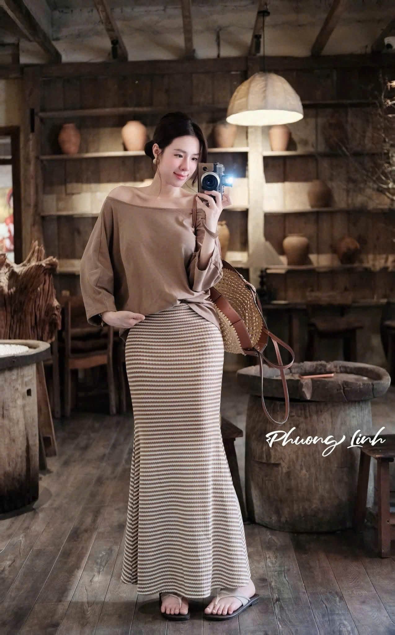  Set áo tay dài trễ vai mix váy dài đuôi cá kẻ sọc ( TÍNH MÀU VÁY ) - NÂU NHẠT - H10 