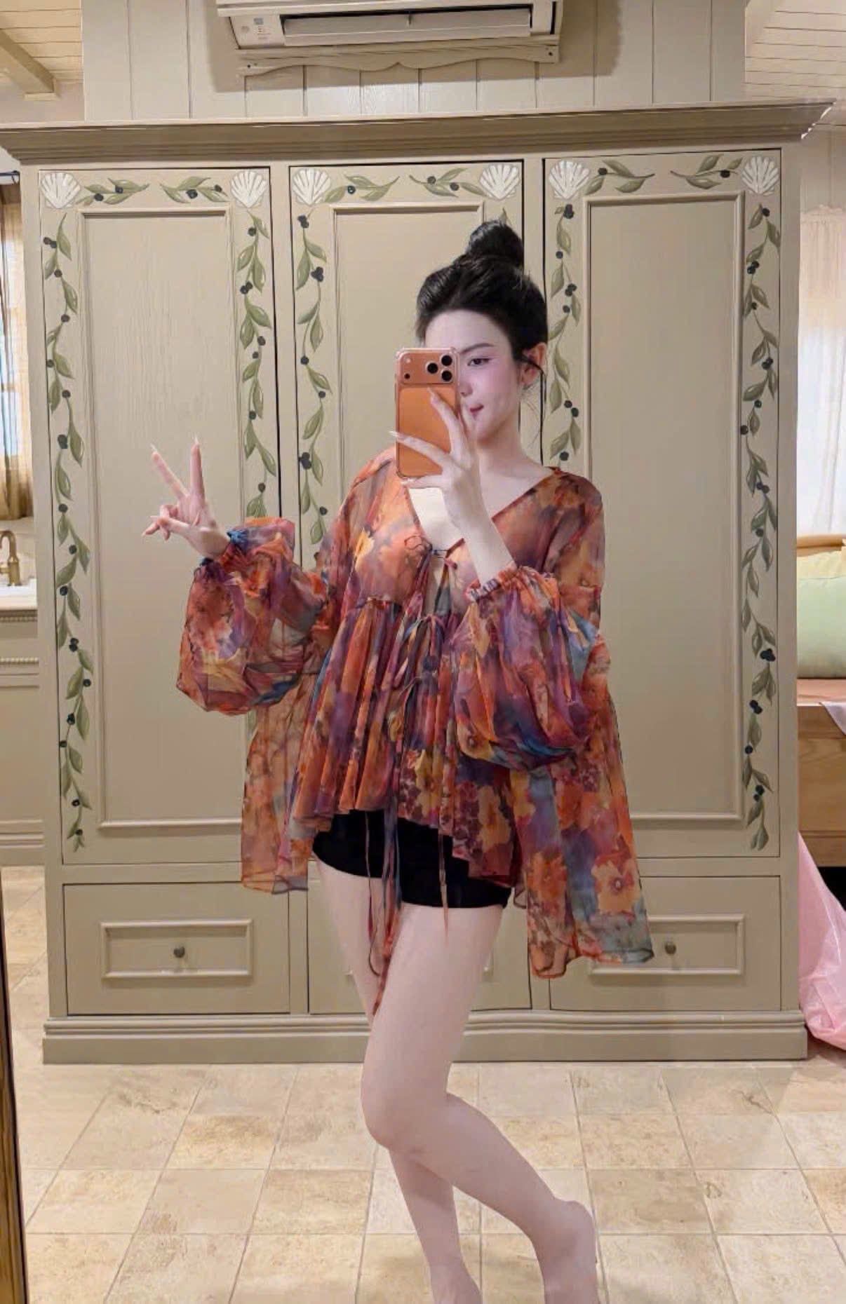  Áo voan tay dài form babydoll xoè rộng hoạ tiết - H148 