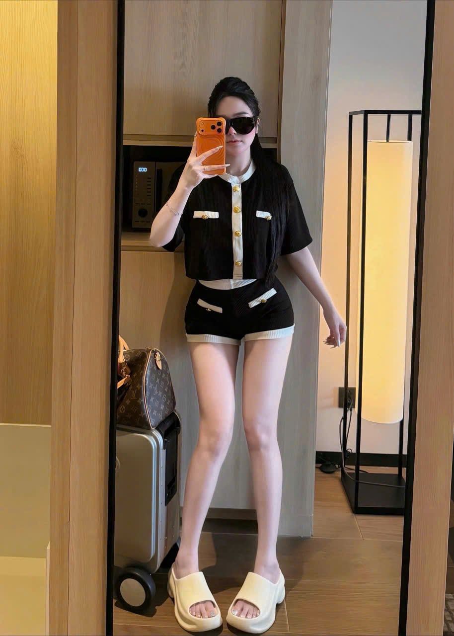  Set 2 món áo croptop cổ tròn cúc đồng mix quần short ngắn - ĐEN - H212 (EO S<68, M<,72) 