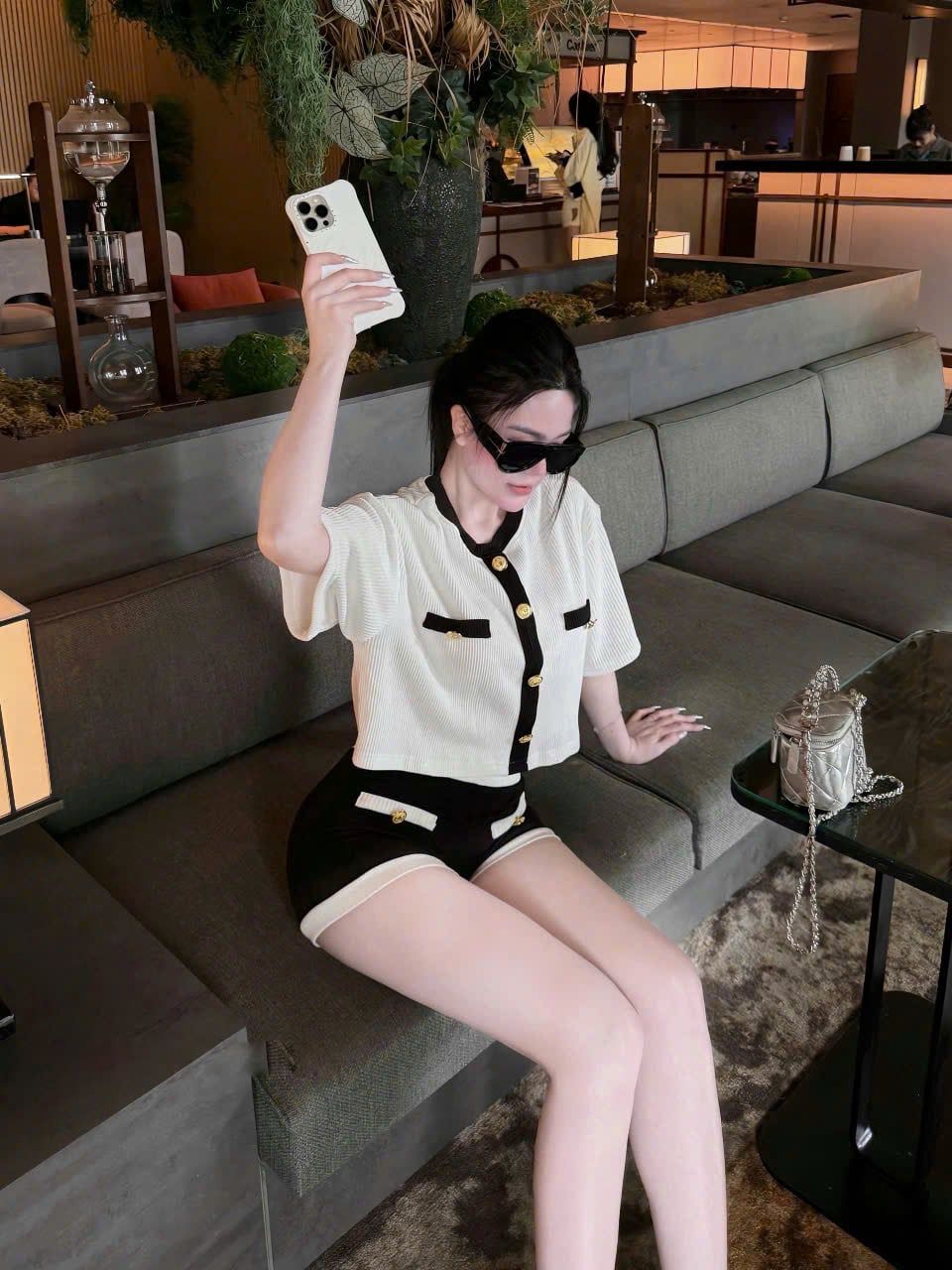  Set 2 món áo croptop cổ tròn cúc đồng mix quần short ngắn - TRẮNG - H213 (EO S<68, M<,72) 