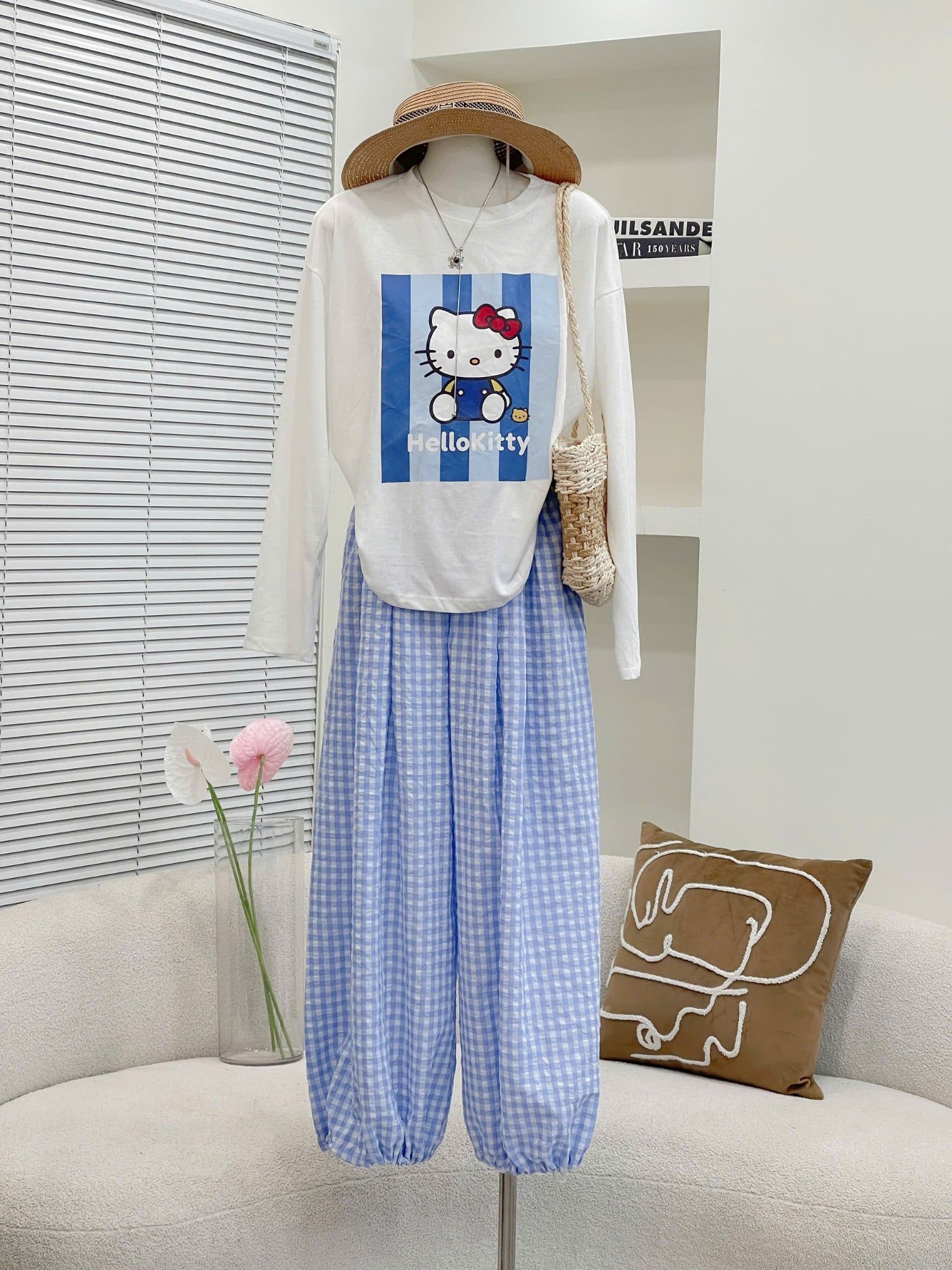  Set áo tay dài hoạ tiết Hello Kitty mix quần suông rộng bo gấu caro - XANH DƯƠNG - V35 