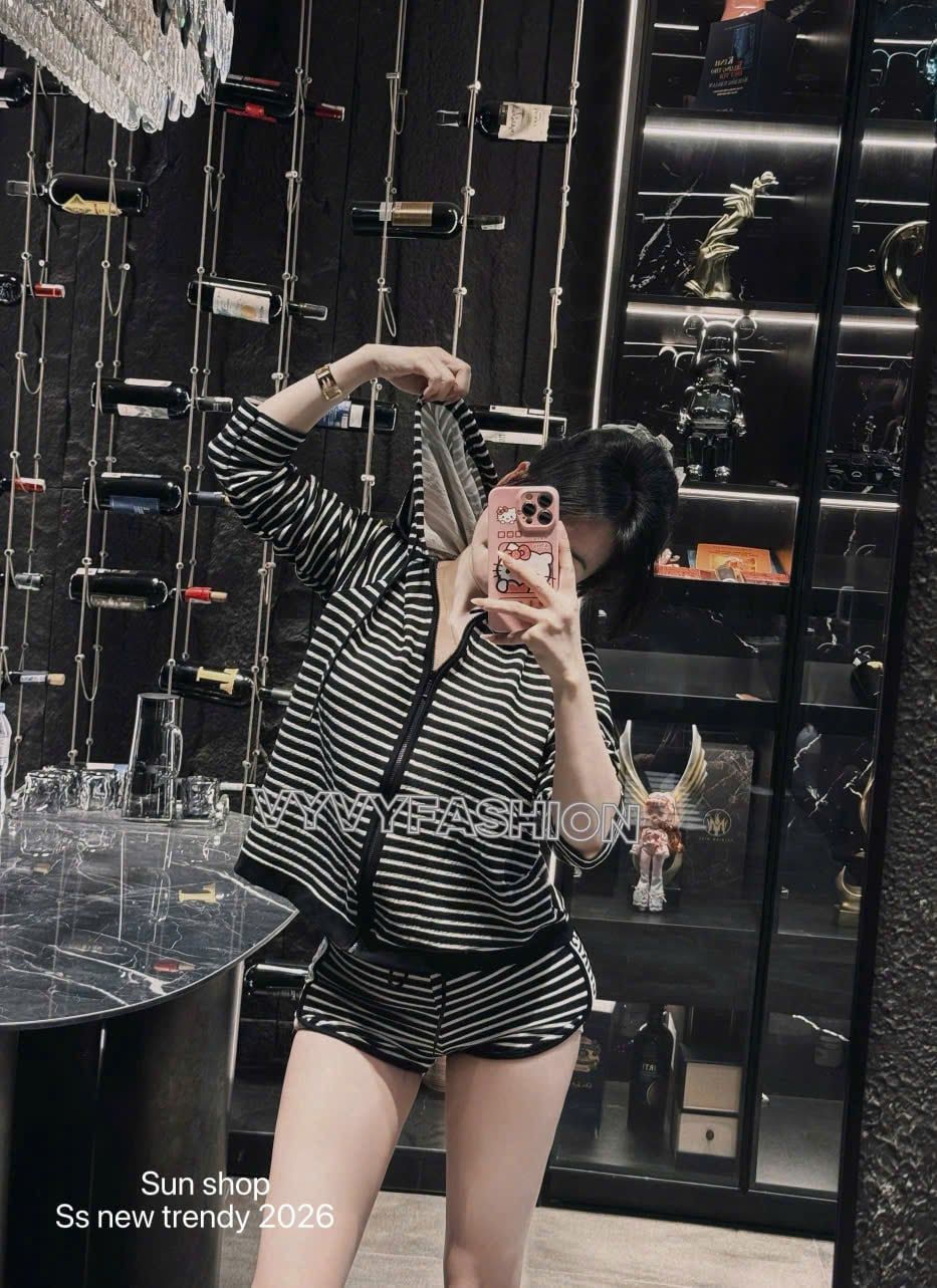  Set hai món áo tay dài kẻ sọc kèm nón mix quần short ngắn siêu hot - ĐEN - V201 