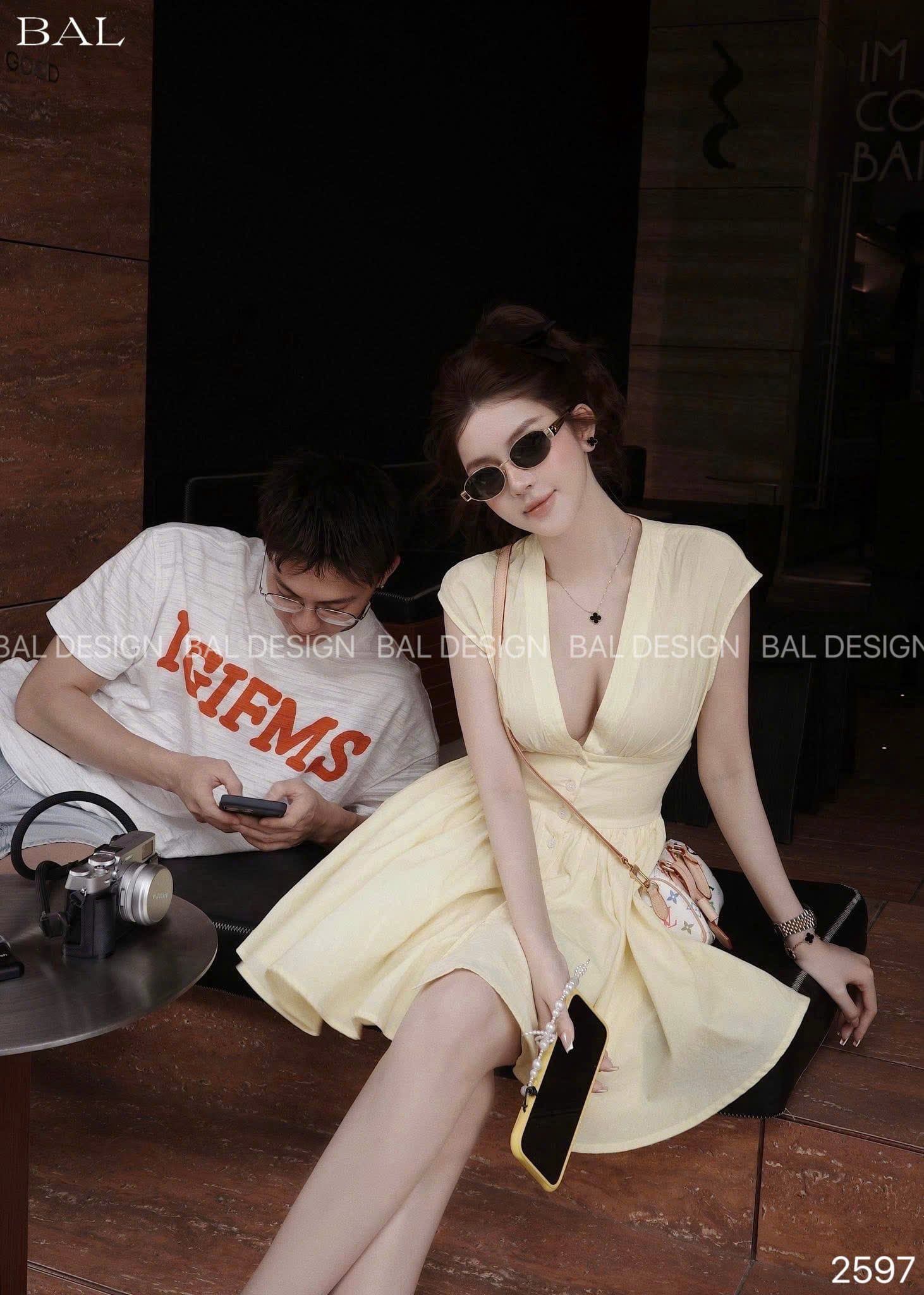  Đầm sát nách cổ V dáng ngắn siêu hot - VÀNG - G82 (EO S<68, M<72) 
