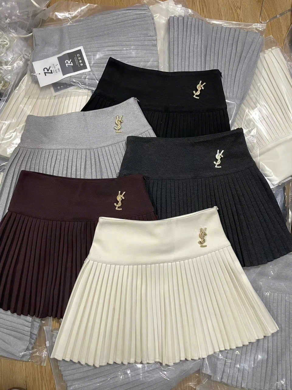  Chân váy xếp ly chất dạ đứng form kèm tab ysl - ĐỎ - E22 ( eo S<66, M<70, L<74 ) 